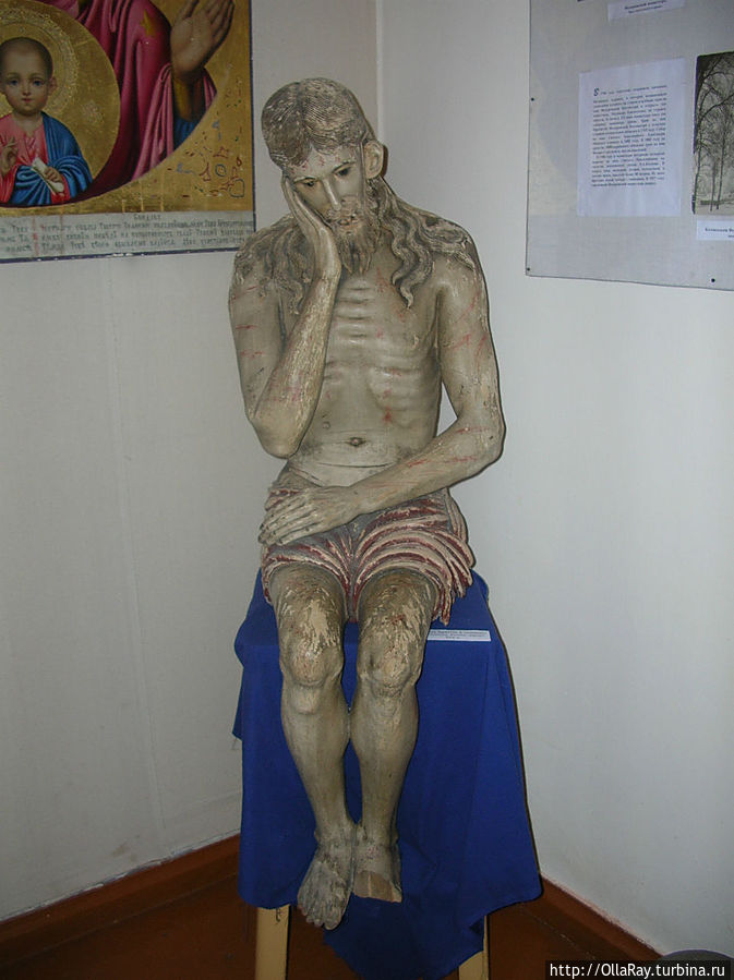 Деревянная скульптура Иисуса в краеведческом музее. Городец, Россия