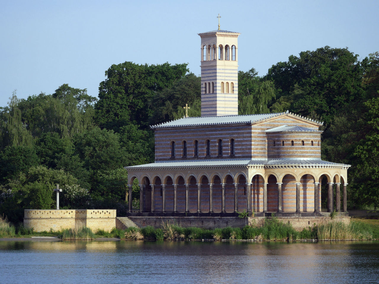 Церковь Искупителя в Сакроу / Heilandskirche (Waterside church)