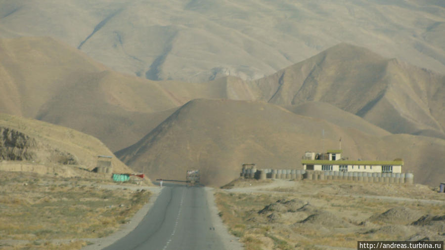 Блок-посты вдоль дорог повсюду Афганистан