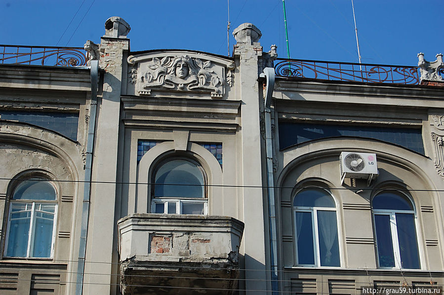 Доходный дом Ананьева ( Вольская, 97).Детали