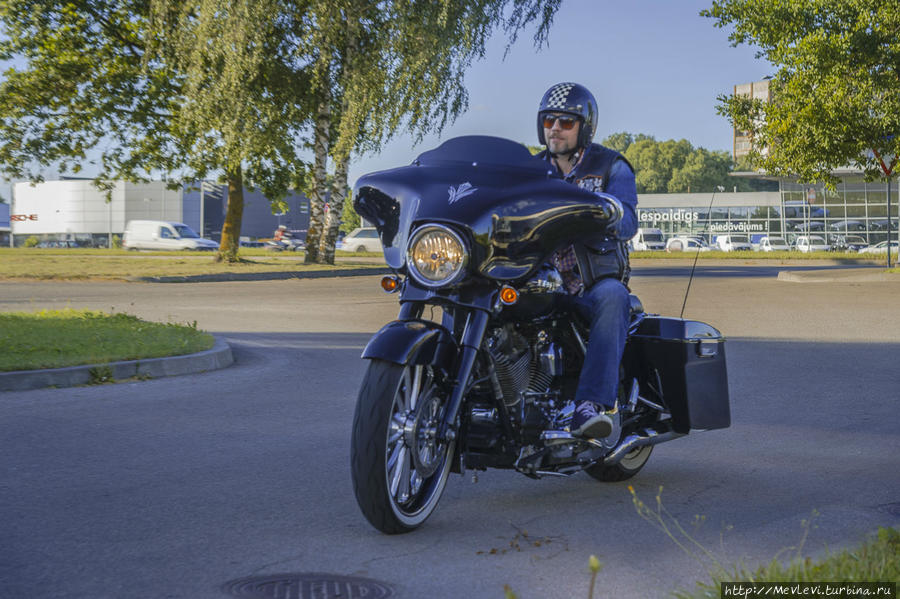 В движении Рига, Латвия