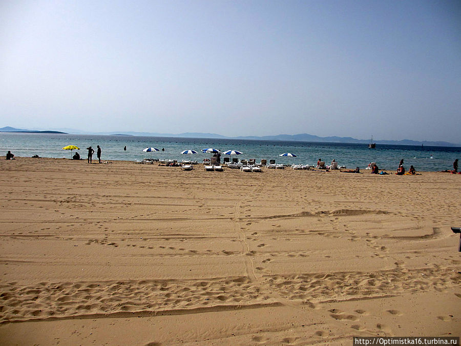 Золотой песок — пляж Алтынкум