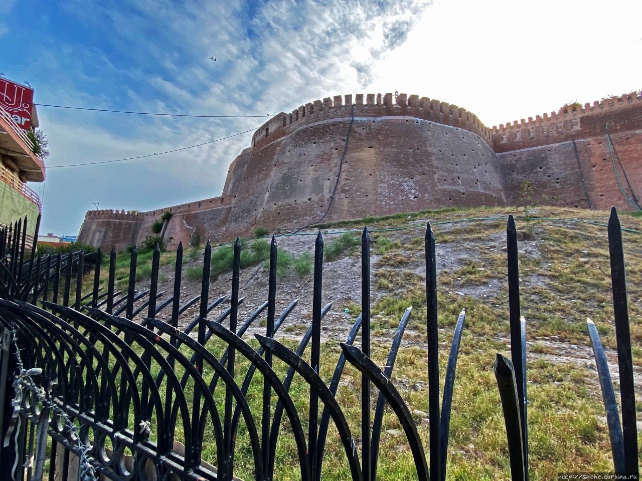 Bala Hisar - могучая крепость Пешавара, сейчас занята армией