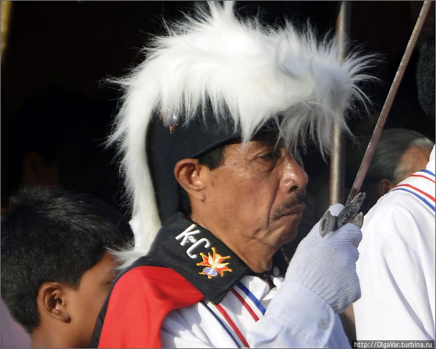 *Процессия, которую я увидела в Губате, поразила своей торжественностью и необычными костюмами, а еще своей загадочностью