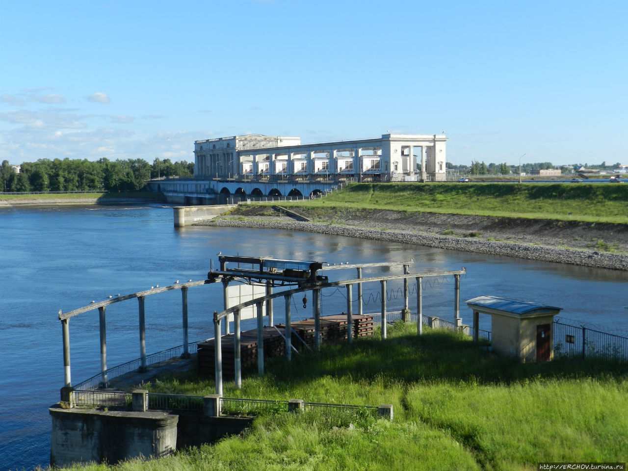 Угличский гидроузел - Угличская ГЭС и одноимённый шлюз