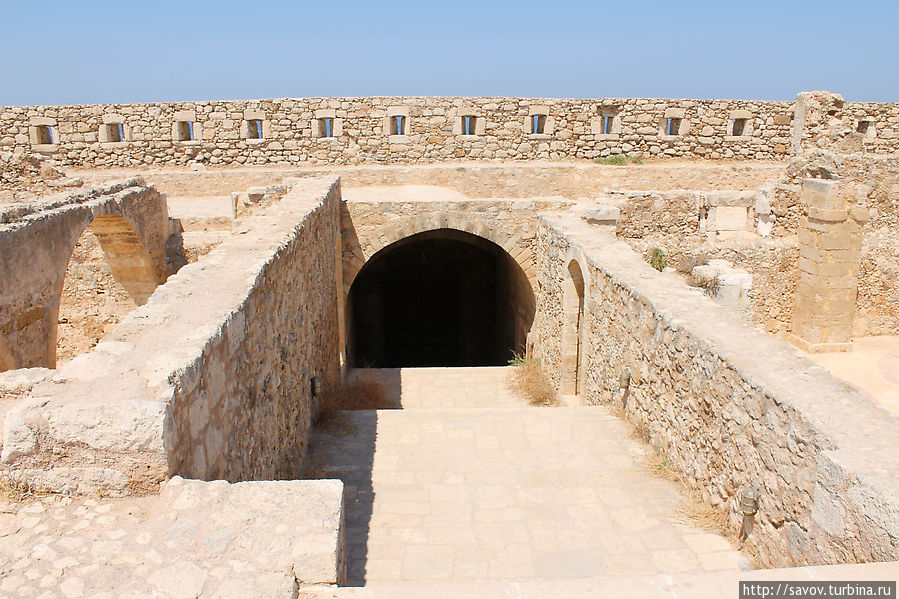 Вход в подземелье в крепости Остров Крит, Греция