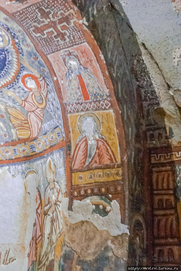 Одна из многочисленных церквей в долине Ихлара Ихлара (долина), Турция