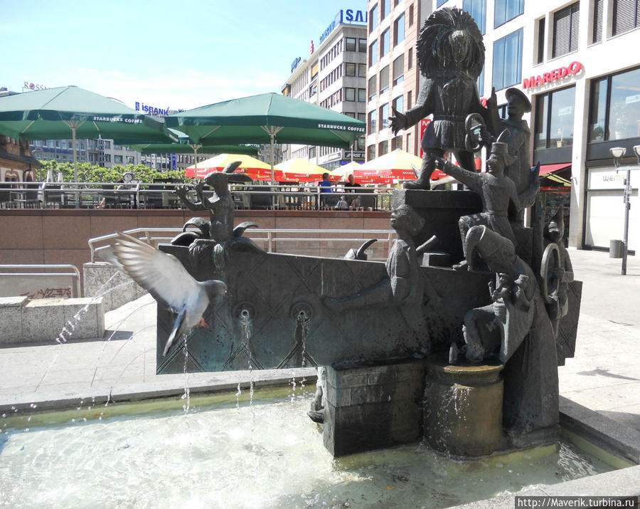 Фонтан Хоффманна. Сам детский писатель Хофманн стоит посреди фонтана в окружении персонажей своих сказок. Франкфурт-на-Майне, Германия