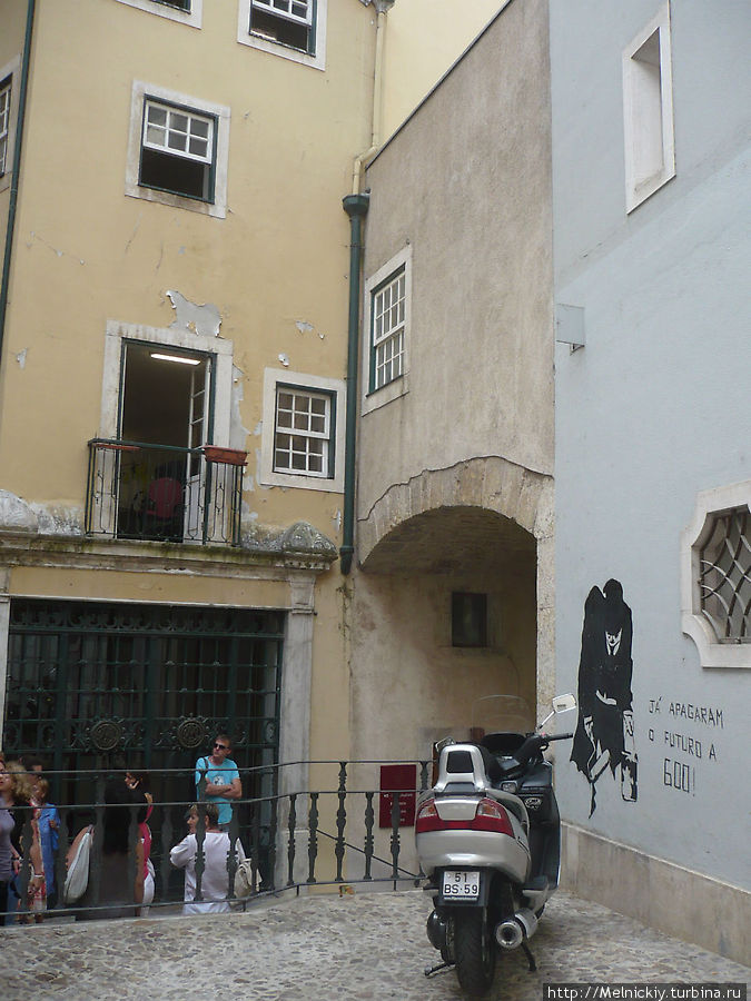 Прогулка городу студентов Коимбра, Португалия