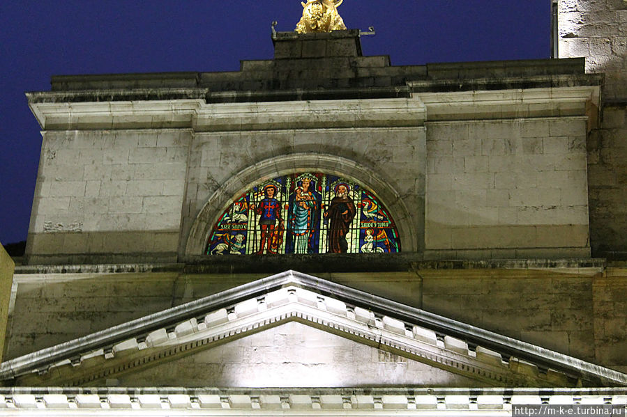 Церковь Нотр Дам на одноименной площади Анси, Франция