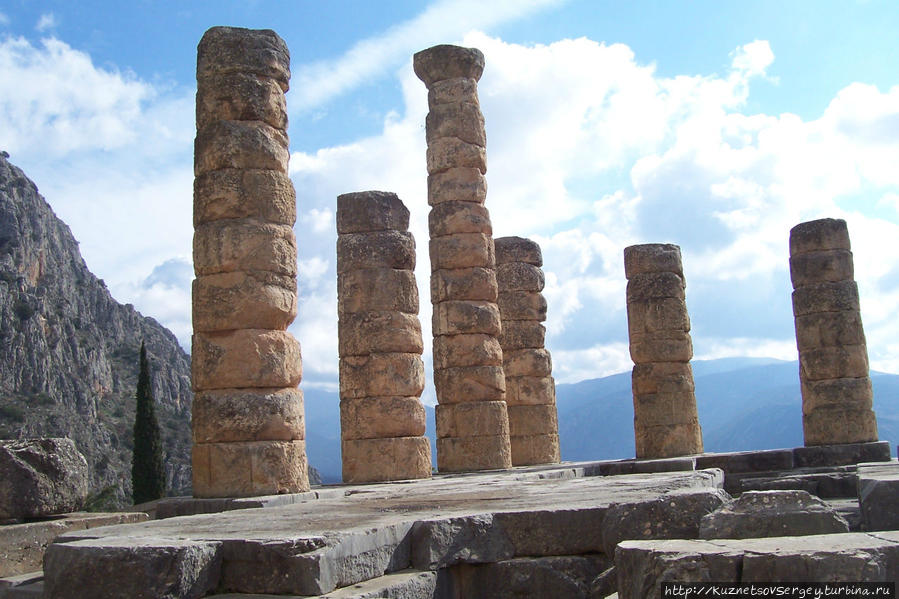 Храм Аполлона Дельфы античный город, Греция