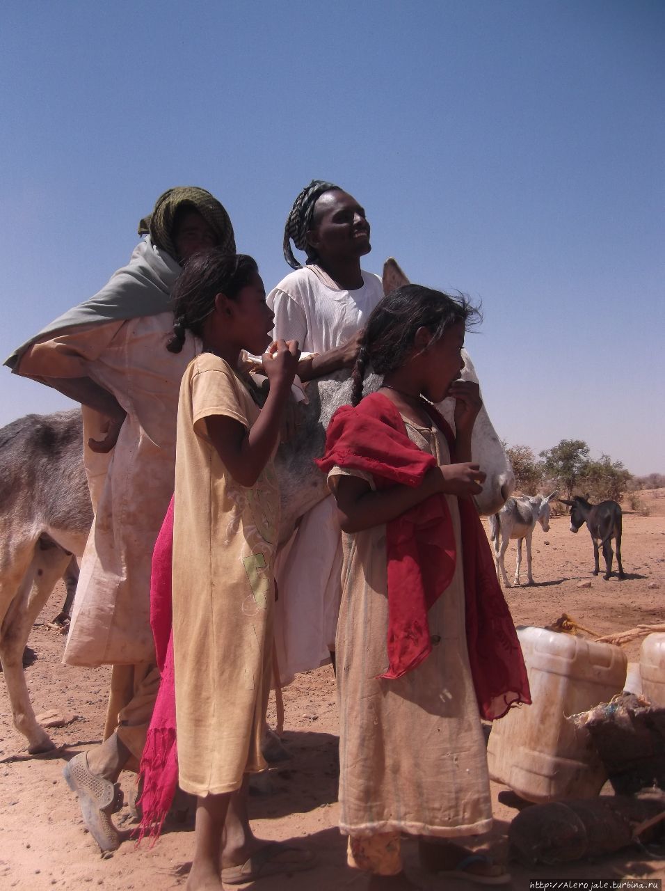Дети пустыни Мероэ (древний город, пирамиды), Судан