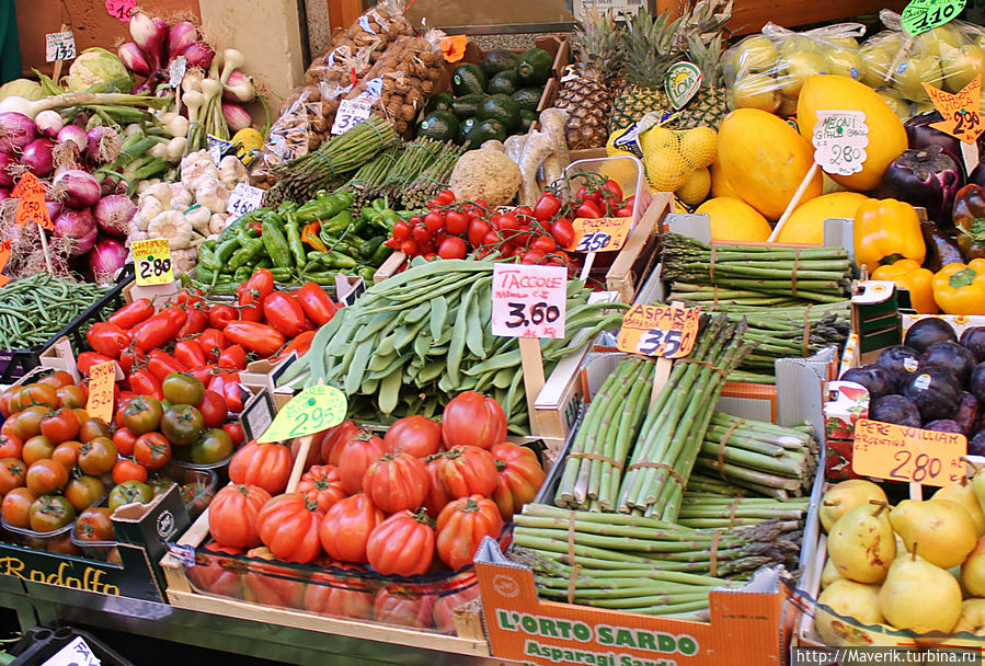 Овощи-фрукты... Болонья, Италия