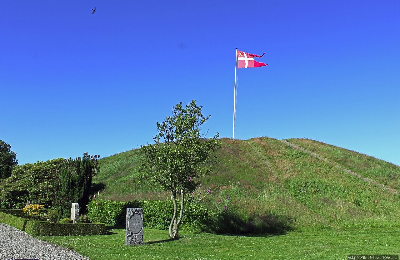 Холмы и рунические камни Еллинга Еллинг, Дания