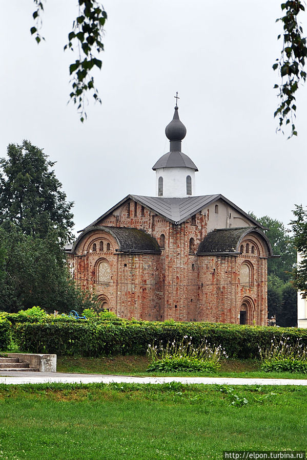 … Церковь Параскевы Пятницы 1207 года. Великий Новгород, Россия