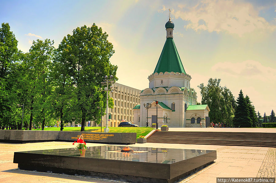 Вечный огонь и красивейший храм Нижний Новгород, Россия