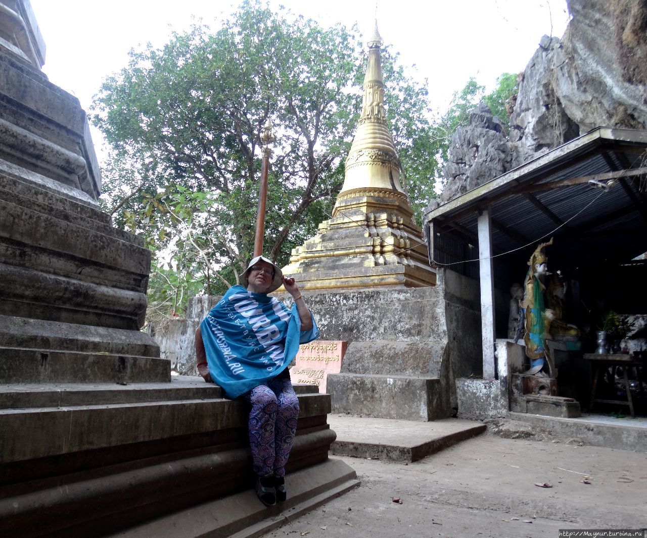 Окрестности г. Баго. Ступы  и будды в небольшой пещере. Мандалай, Мьянма