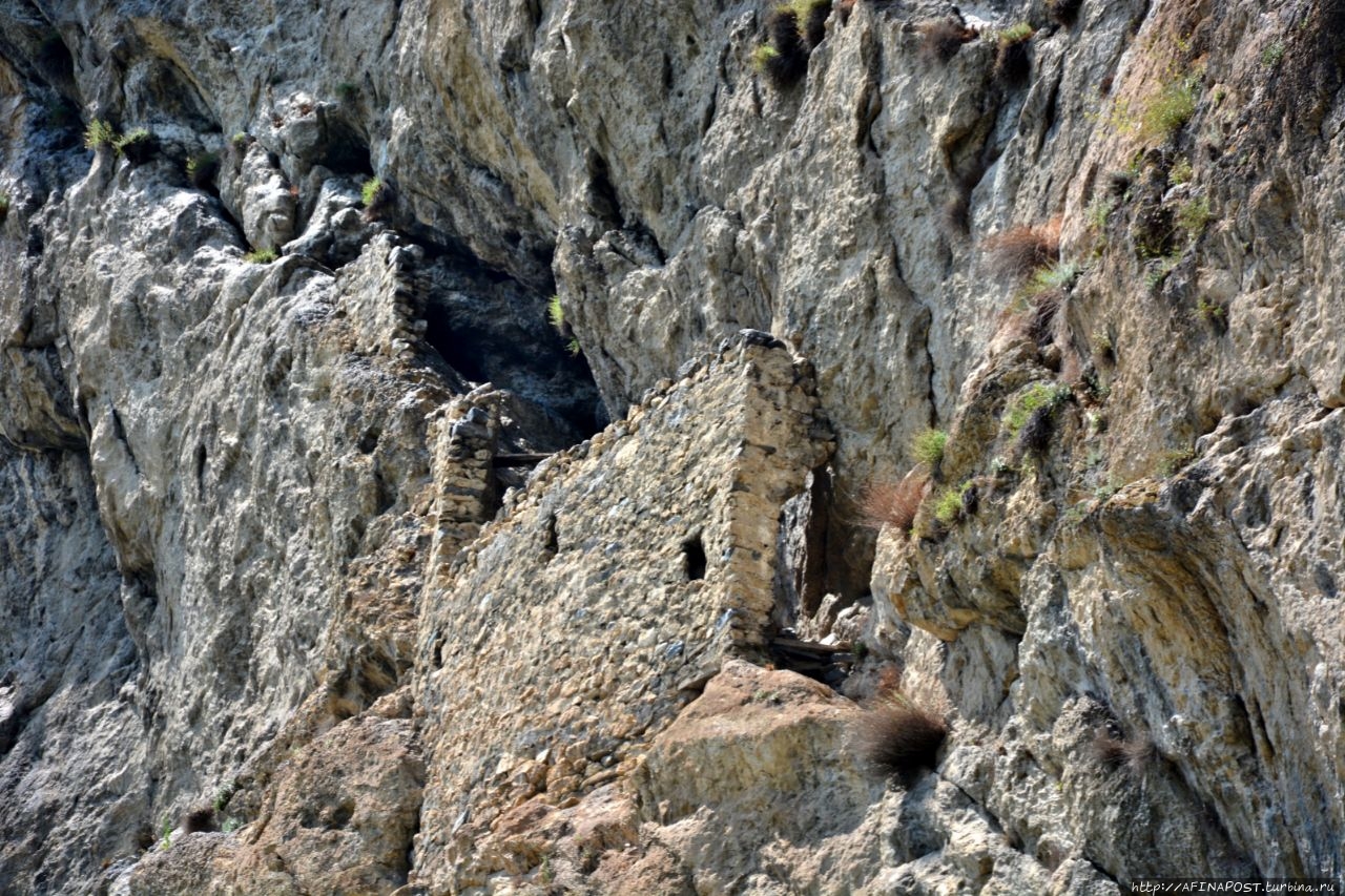 Башня Гутновых и скальная крепость Дзивгис, Россия