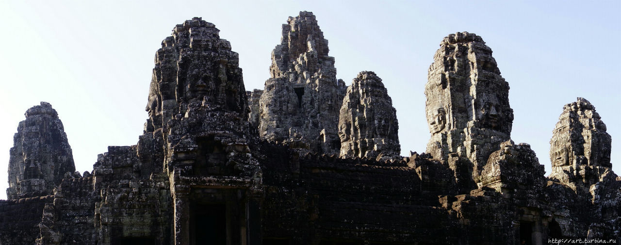 Сам храм напоминает неприступные скалы на склонах которых Ангкор (столица государства кхмеров), Камбоджа