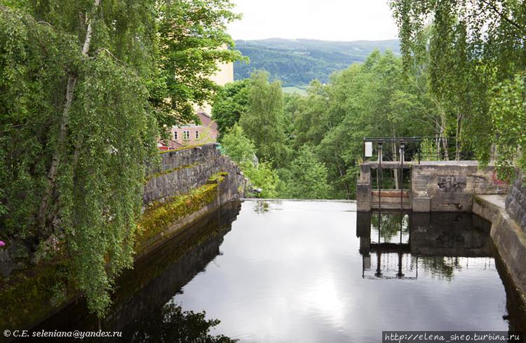 14. Ниже моста устроена з