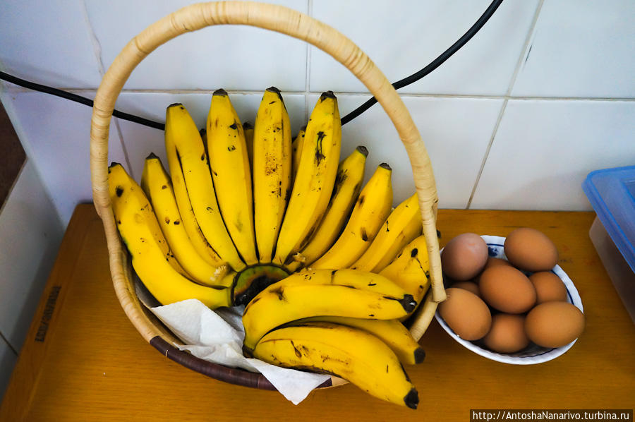 Обычные бананы, сладкие, и яйца. Кигали, Руанда