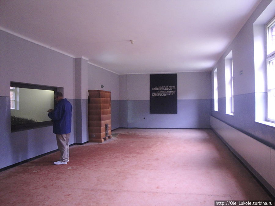 Внутри одного из бывших бараков Аушвиц-I Освенцим, Польша