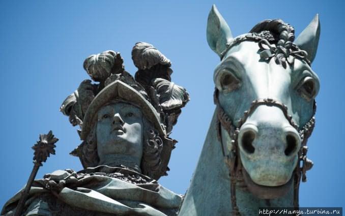 Бронзовый король Д. Хосе I. Из интернета