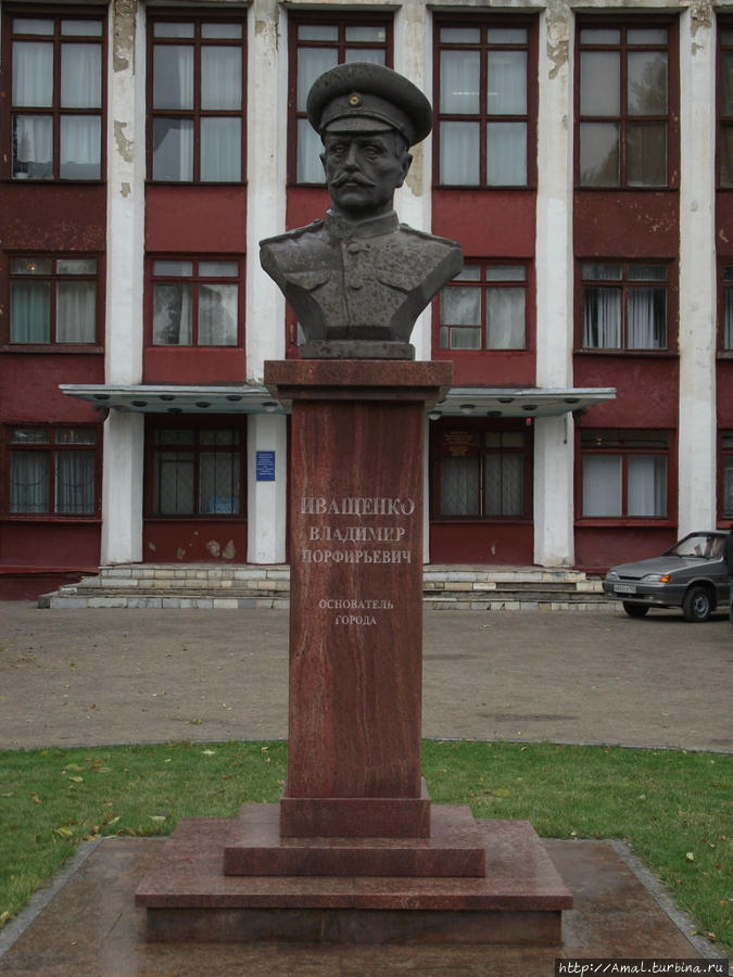 бюст В.П. Иващенко Чапаевск, Россия