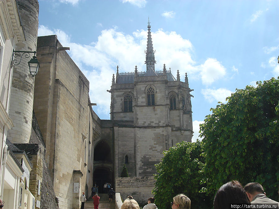 У входа на террасу королевского замка