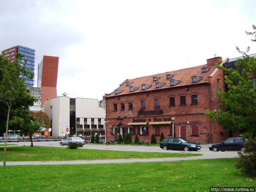 Здесь вас угостят лучшими сортами литовского пива, включая светлое пиво Memel собственного производства Клайпеда, Литва