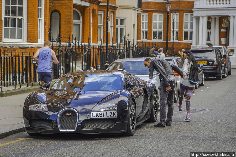 Автомобили для гонок вокруг кафе Лондон, Великобритания