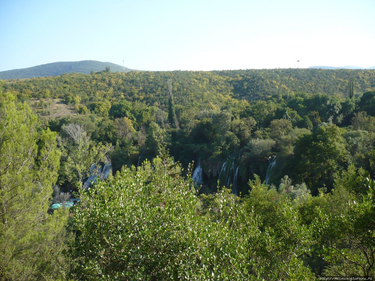 Веер, раскрытый над обрывом Кравица водопад, Босния и Герцеговина