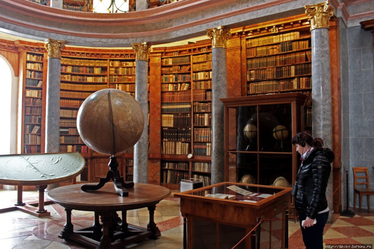 Роскошная библиотека тысячелетнего монастыря Паннонхальма