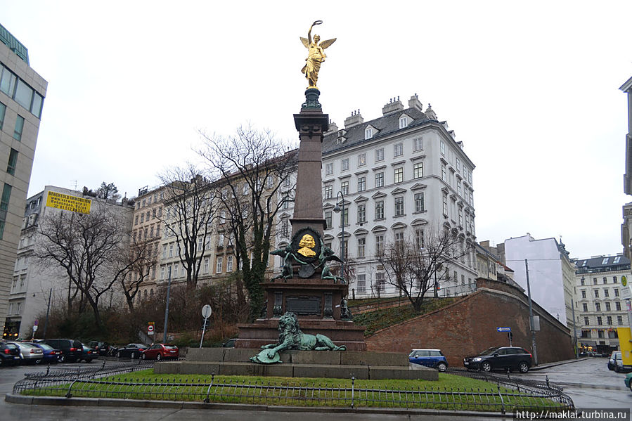 Обелиск в честь венского бургомистра Иоганна Андреаса Линденберга (скульптор Зильбернагль 1890г.). Он организовал героическое сопротивление жителей Вены турецким захватчикам в 1683 г.