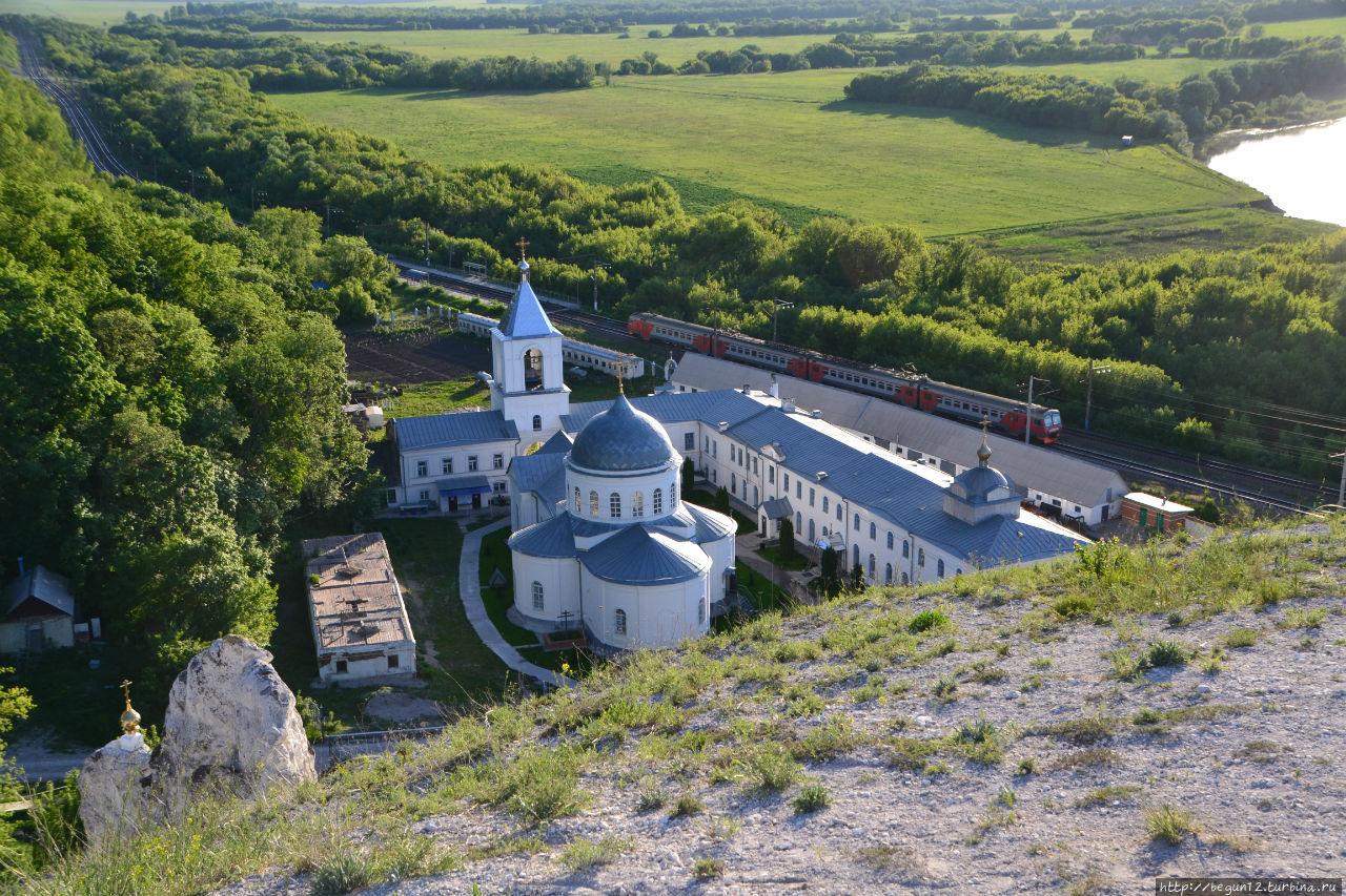 Вид на Дон и Свято-Успенский монастырь Дивногорье, Россия