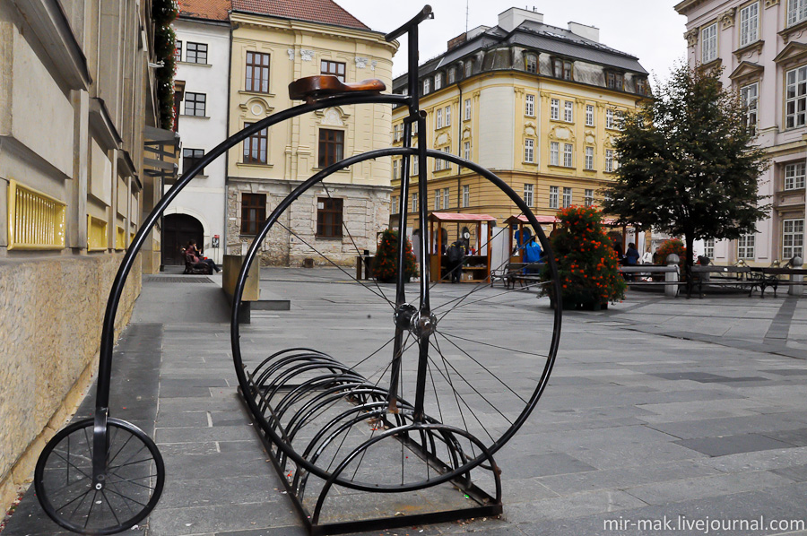 Велосипедная парковка. Братислава, Словакия