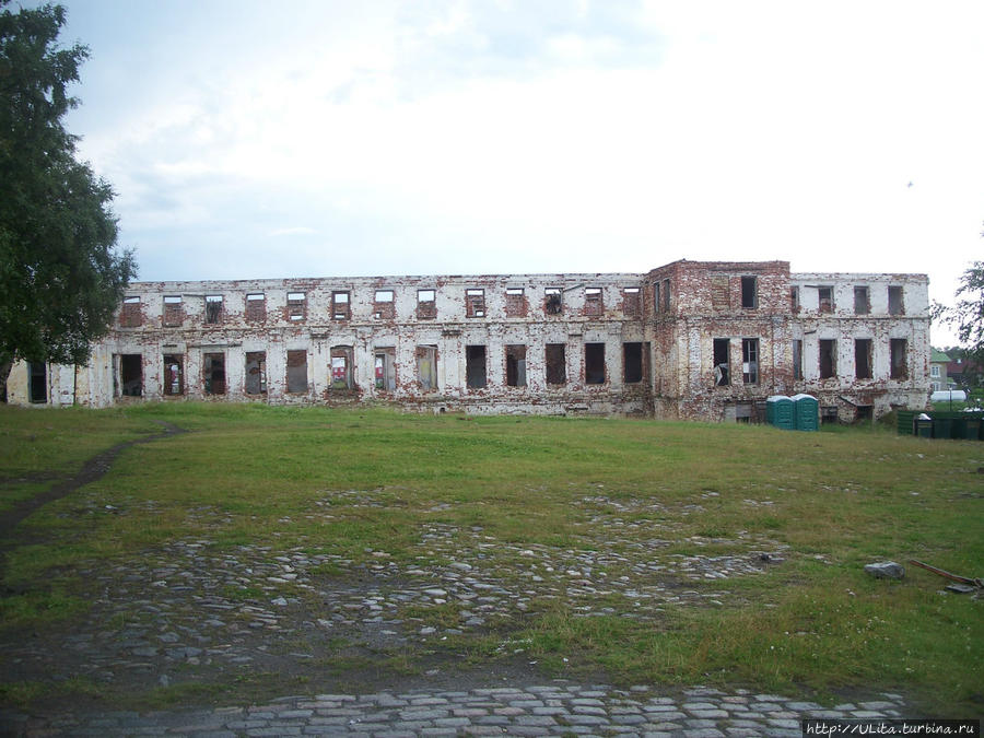 развалины гостиницы Преображенской Соловецкие острова, Россия
