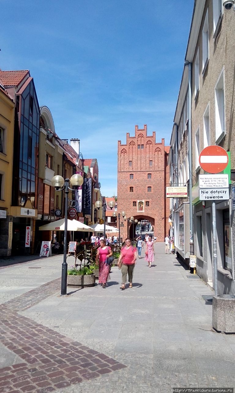 Высокие ворота. Внутри Старого города Ольштын, Польша
