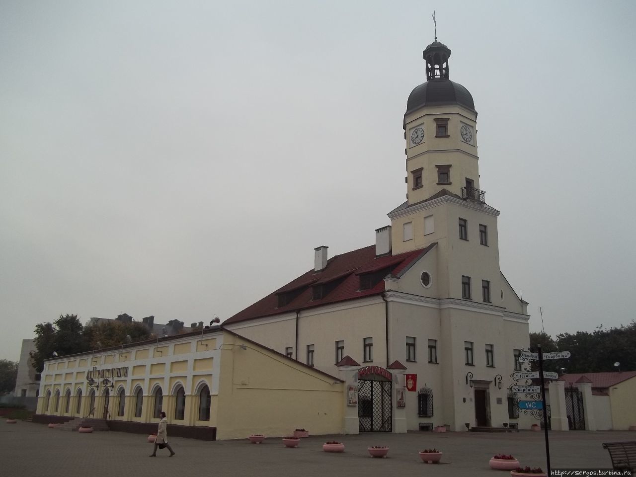 Ратуша (1586г.) в Несвиже. За долгие годы в ней перебывали гор. магистрат, суд, арсенал, весовая, архив. Беларусь