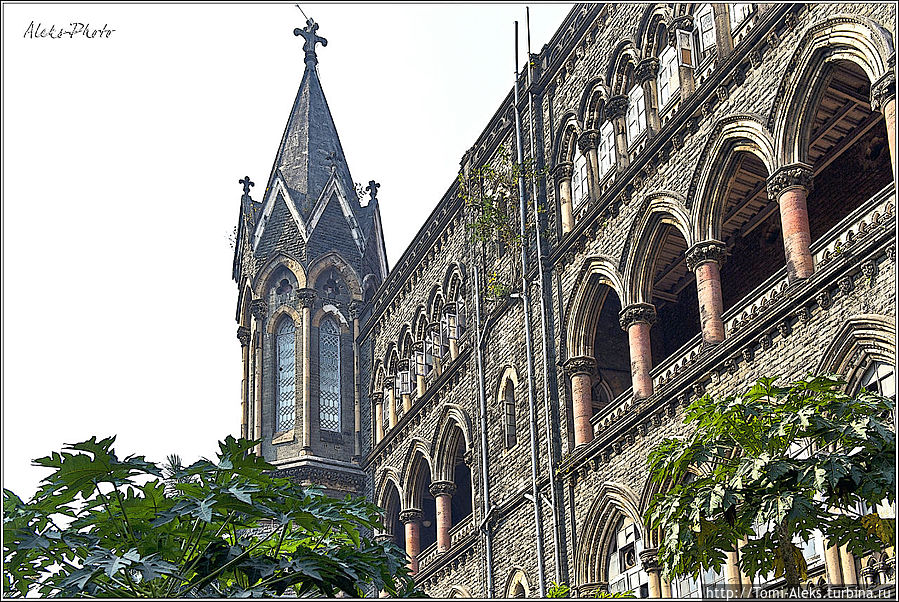 Университет Мумбаи — один из старейших в Индии. Он был основан в 1857 году. Главное здание университета — кампус Форт... 
* Мумбаи, Индия