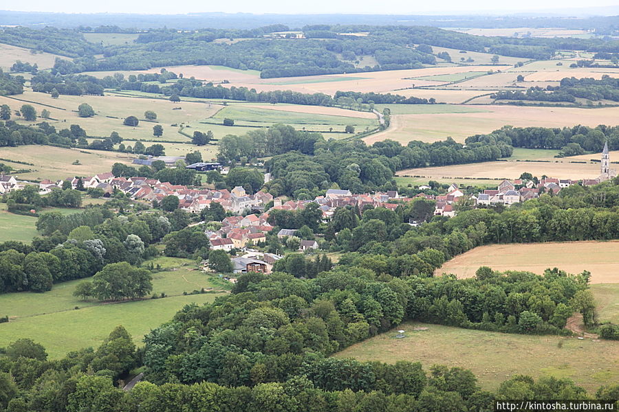 Вот такие виды открываются из аббатства Везле