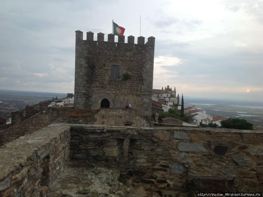 Современная история замка Монсараш начинается с тамплиеров. Ими в XIIIв. были возведены стены и цитадель. Монсараш, Португалия