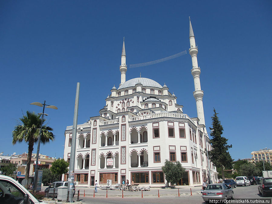 Новая мечеть почти достроилась Дидим, Турция
