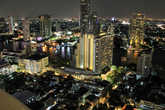 Вид из номера. Владелец квартиры утверждает что именно в этом небескребе снимали Мальчишник-2 (в Бангкоке).