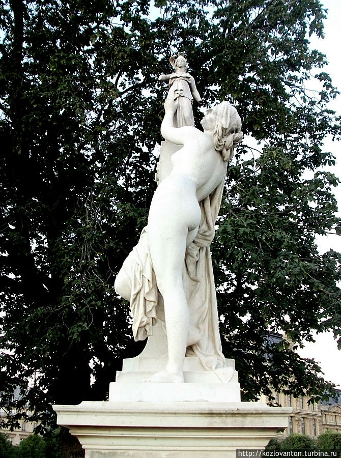 Скульптура большого Карэ Кассандра под защитой Паллады Эме Миле. Мрамор. 1877 г. Париж, Франция