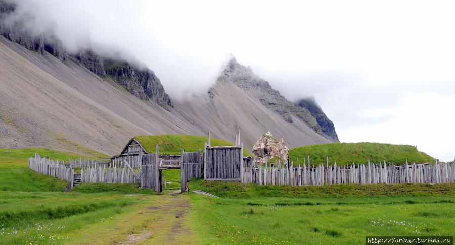 Городок викингов — остатки кинодекораций к голливудскому фильму Викинги Исландия