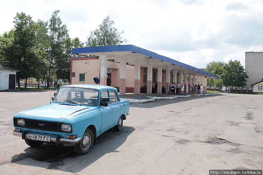 Правда автобусы ходят там не так уж часто, причем в странное время — до Минска можно доехать в понедельник и пятницу только в 4 утра...
Впрочем, возможно на другие маршруты там расписание и получше..