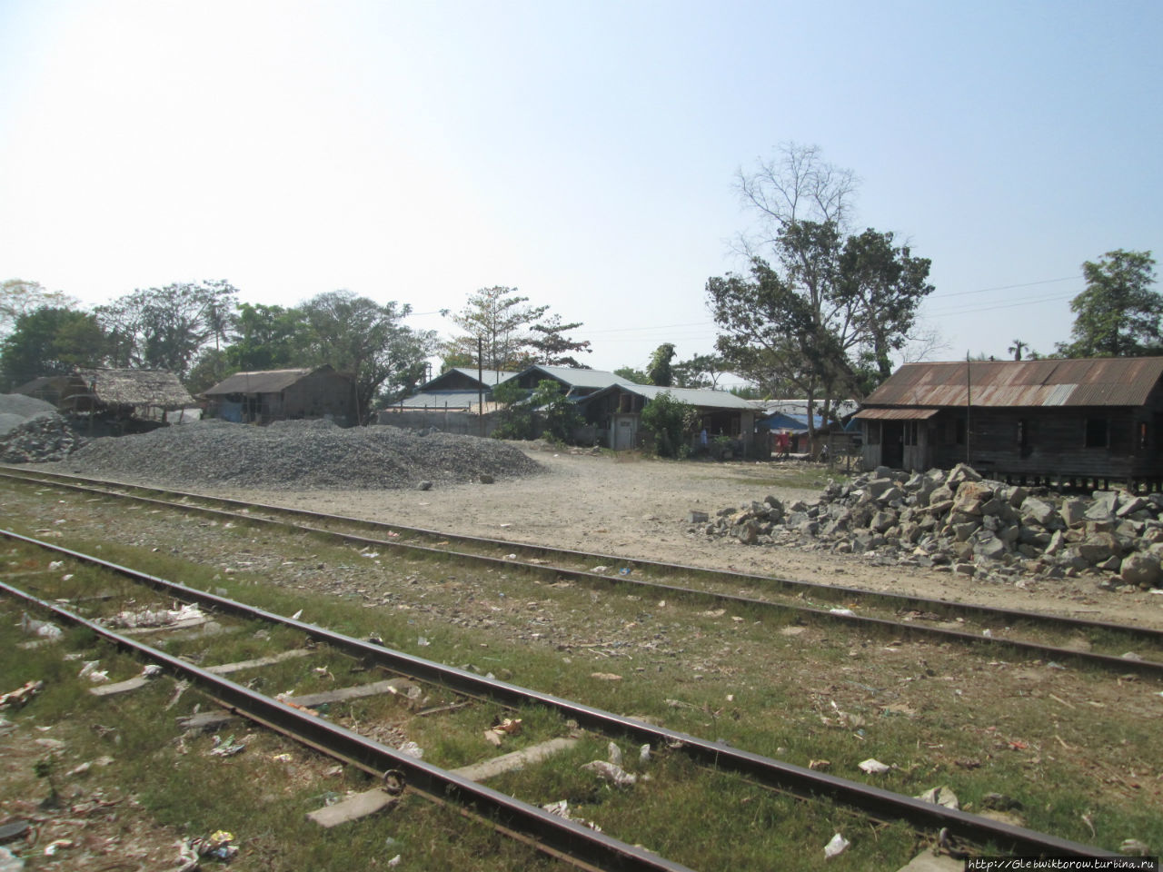 Визит на вокзал в рабочий день Патейн, Мьянма