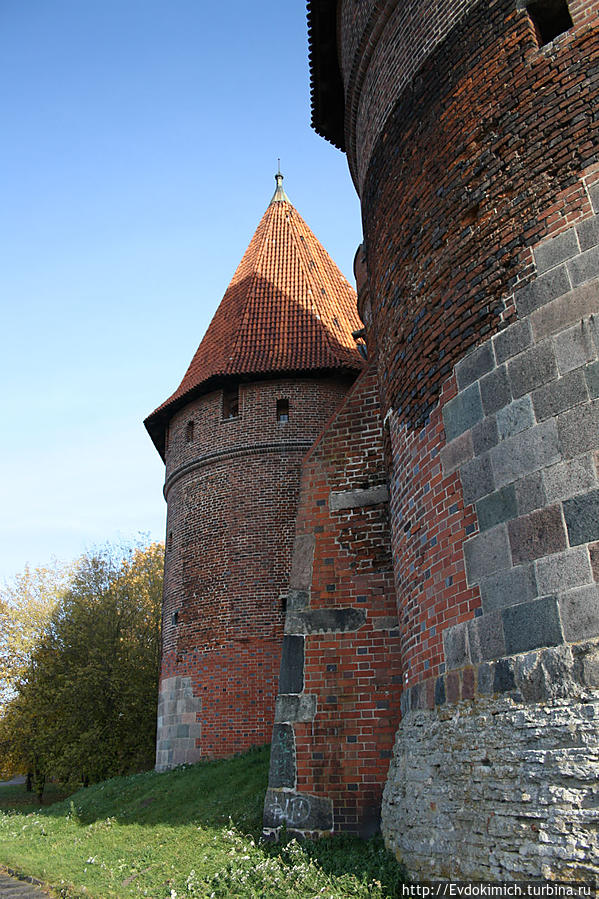 Старые стены и башни. Мальборк, Польша