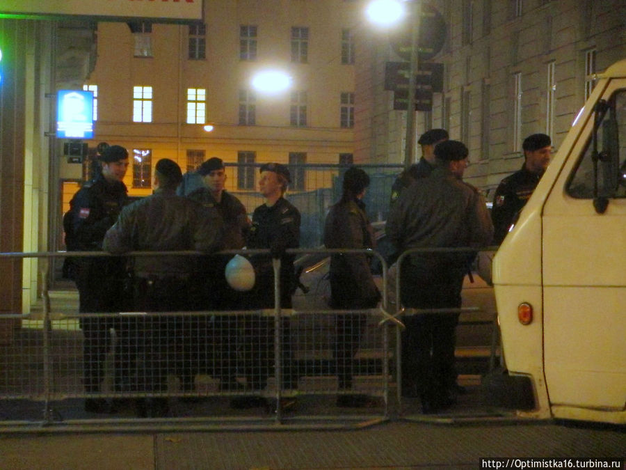 Исламский митинг на площади Шварценбергплатц Вена, Австрия